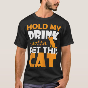 Drink, ik moet deze kat pakken. t-shirt