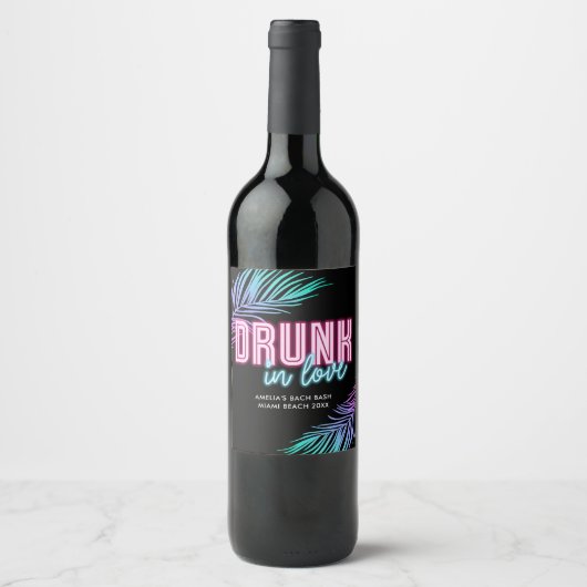 Drink in Liefde Neon Blauw & Roze Tropische Bach Wijn Etiket (Voorkant)