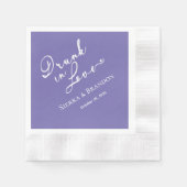 Drink in liefde Paarse monogram bruiloft servetten (Voorkant)