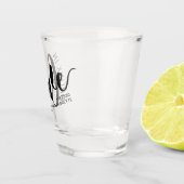 Drink in Love Bachelorette Favor Personalized Shot Glas (Rechts)