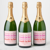 Drink in Love Bachelorette Party Retro Pink Sparkling Wijnetiket (Flessen)