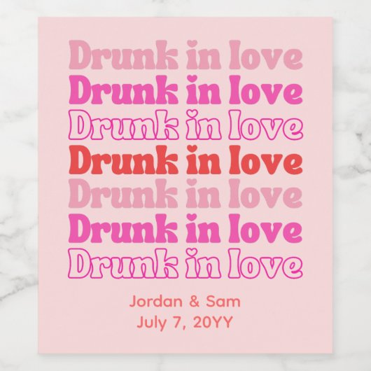 Drink in Love Retro Pink Wedding Favor Wijn Etiket (Enkel label)