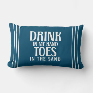Drink in mijn hand tenen in het zand strand citaat kussen