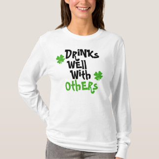 Drinken goed met anderen t-shirt