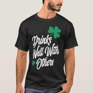Drinken goed met anderen t-shirt