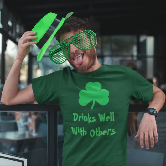 Drinken goed met anderen t-shirt