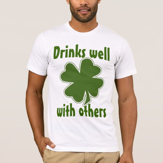 Drinken goed met anderen t-shirt (Voorkant)