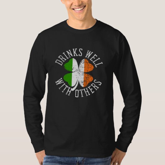 Drinks Well With Others St Patrick s Day Drunk Bee T-shirt (Voorkant)
