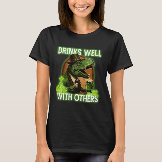 Drinks Well With Others T-shirt (Voorkant)