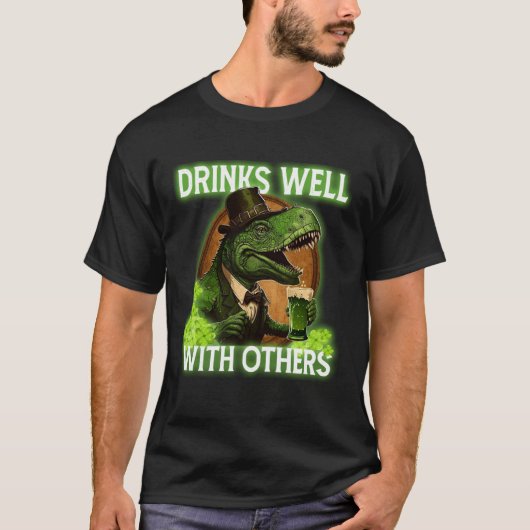 Drinks Well With Others T-shirt (Voorkant)