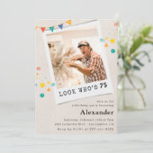 Drôle 75e anniversaire invitations Hommes Fun Phot (Debout devant)