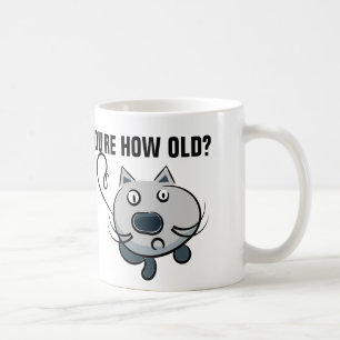 Drôle au-dessus - des tasses d'anniversaire de