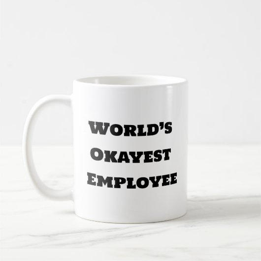 Drôle café Mug - Employé le plus Okayest au monde (Gauche)