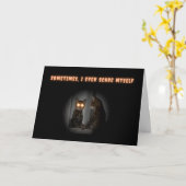 Drôle chat carte Halloween avec des yeux brillants (Fleur jaune)