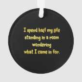 Drôle debout dans une blague de chambre (dos)