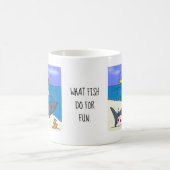 Drôle poisson et requin pêche bande dessinée mug (Centre)