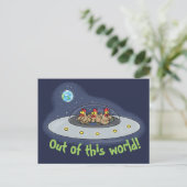 Drôle poule dans la carte postale de vaisseau (Debout devant)