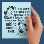 Drôle Pro Choice Rétro Feminist Caricature politiq<br><div class="desc">Funny Pro Choice Retro Feminist Political Cartoon carte postale en bleu. Un cadeau d'humour politique de la part d'un cool qui présente deux femmes vintages disant au gouvernement : "Restez en dehors de mon utérus." Anti Trump, une déclaration anti-GOP hilarante et pro-choix sur les droits des femmes à la santé...</div>