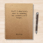 Drôle Réunion de bureau Notes personnalisées<br><div class="desc">Funny Notes personnalisées Office Meeting Planner contient le texte "Stuff I need to absolument dois me souvenir mais probablement va oublier" avec votre nom personnalisé ci-dessous sur un arrière - plan de papier artisanal rustique neutre par sexe. Personnalisez en modifiant le texte dans la zone de texte fournie. Conçu pour...</div>