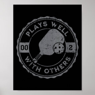 Drollige pickleball-spelletjes van vrouwen met and poster