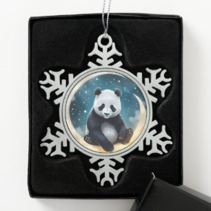 Dromen in het maanlicht: Panda's hemelse serenade Tin Sneeuwvlok Ornament
