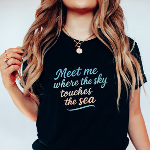 Dromerige oceaan zonsondergang; lucht raakt de zee t-shirt