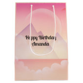 Dromerige Pastel Mountain Landschap Verjaardag Medium Cadeauzakje (Achterkant)