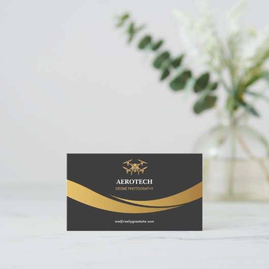 Drone Carte de visite Gold Black (Debout devant)