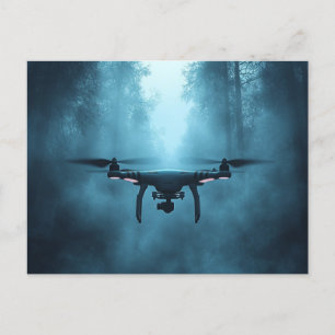 Drone dans Foggy Forest Carte postale