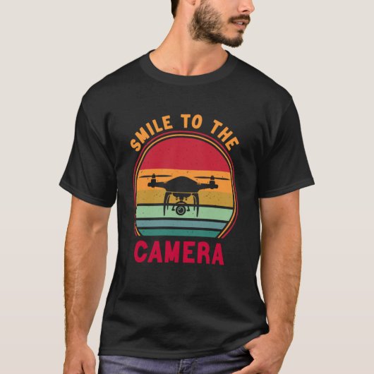 Drone Pilot Glimlach naar de Camera FPV Quadcopter T-shirt (Voorkant)