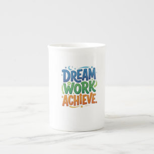 Droom Werk Bereik – Motiverend Succes T-Shirt Porselein Kop
