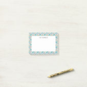 Droomkat dat drijft in het Waterverf-patroon van S Post-it® Notes (Op bureau)