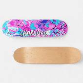 Droomy Fusion: Blauwe & Roze Graffiti Harten Skateboard (Horizontaal)
