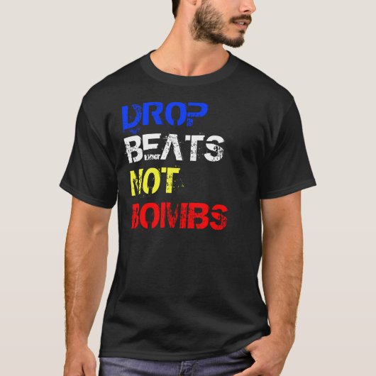 DROP, BEATS, NIET, BOMBS T-SHIRT (Voorkant)