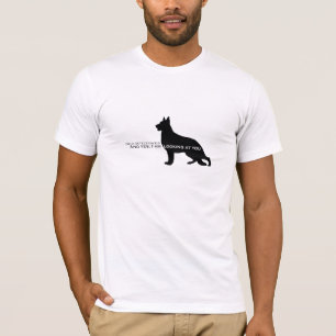 Drug Detecton GSD K9 die naar je kijkt! T-shirt