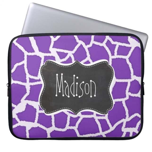 Druif Paarse Giraffe Dierenprint; Krijtbordlook Laptop Sleeve (Voorkant)