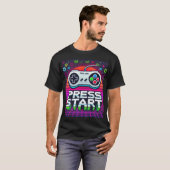 Druk op Start Retro Gaming T-shirt – Neon 80s (Voorkant volledig)