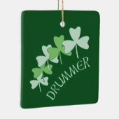 Drummer Shamrocks omlijnd groen Keramisch Ornament (Rechts)