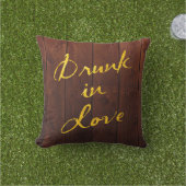 Drunin in Love Gold & Wood Coussin extérieur (Herbe)