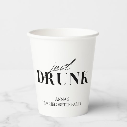 Drunk In Love | Gewoon drink Bachelorette Papieren Bekers (Voorkant)