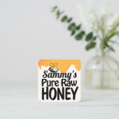 Druppelende Raw Honey Bold Typografie Vierkante Visitekaartje (Staand voorkant)