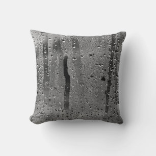 Druppels regen op het raam kussen