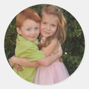 DSC_7097.JPG STICKER MET JONGEN EN MEISJE KNUFFELE