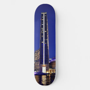 Dubai Marina architectuur bij nacht Skateboard