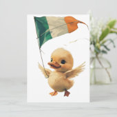 Duckkking Flying a Irish Flag Kite Invitation (Debout devant)
