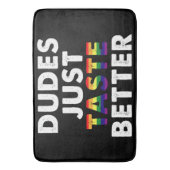 Dudes proeven gewoon beter gay pride cadeau idee badmat (Voorkant Verticaal)