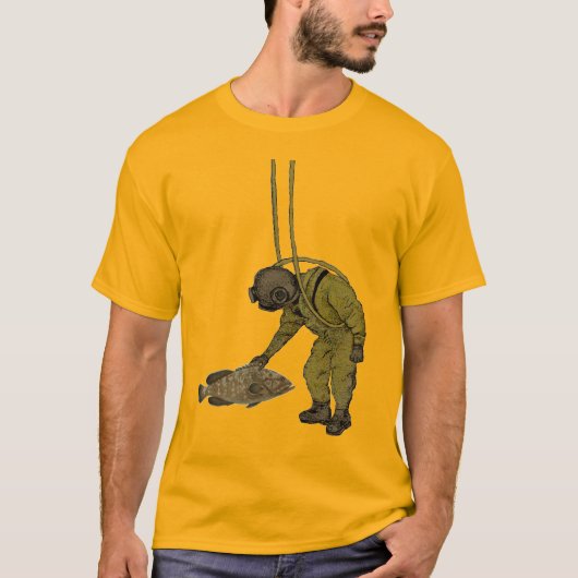 duiker met duikende helm die een vis onderdrukt t-shirt (Voorkant)