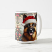 Duitse herder draagt kerstmuts koffiemok (Voorkant rechts)