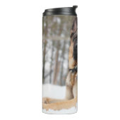 Duitse herder in sneeuw thermosbeker (Gedraaid links)