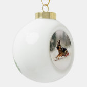 Duitse herder Kerstmis sneeuw winter Keramische Bal Ornament (Links)